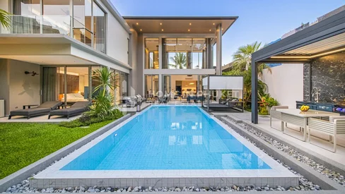 Villas à deux étages avec piscine à Cherng Talay