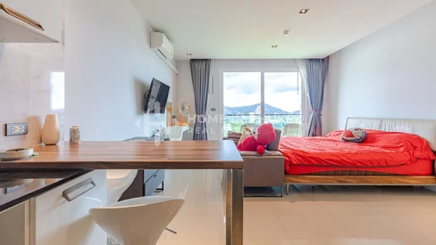 คอนโดห้องขนาดสตูดิโอพร้อมพื้นที่ครัวในป่าตอง