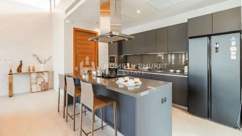 Villa moderne d'inspiration balinaise avec piscine à Layan