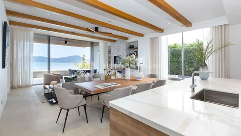 Villa de luxe en bord de mer avec marina privée