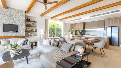 Villa de luxe en bord de mer avec marina privée