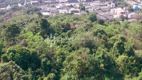 Terrain de 6 Rai à flanc de colline dans la ville de Phuket