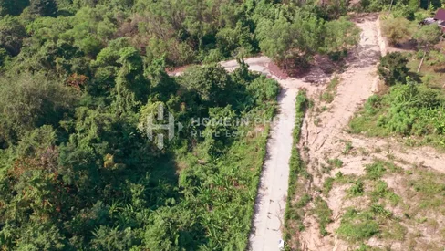 Terrain de 6 Rai à flanc de colline dans la ville de Phuket