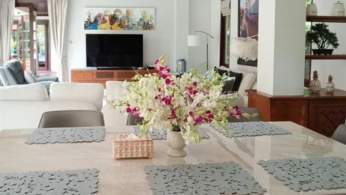 Villa élégante avec piscine et 4 chambres