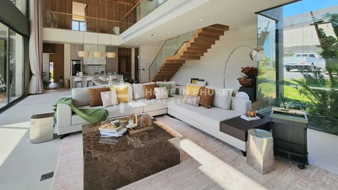 Villa élégante avec piscine et 5 chambres à Cherngtalay