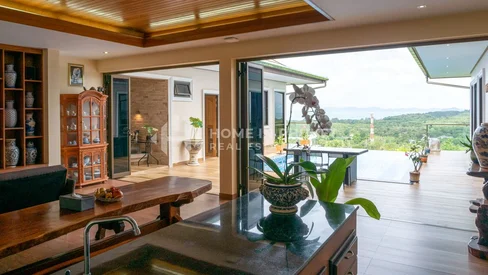 Villa élégante avec vue sur la mer et 8 chambres à Paklok