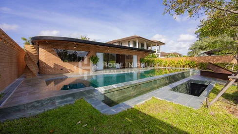 Villa de 4 chambres sur un terrain de golf à Laguna Homes