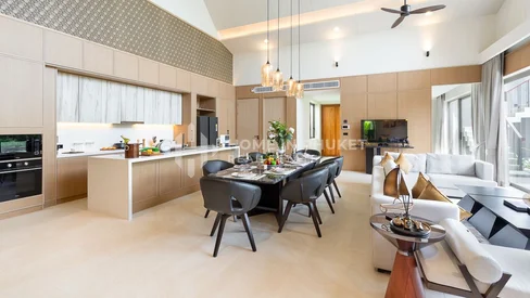 Villa de style thaï avec piscine et 4 chambres à Layan