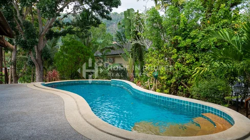 Villa spacieuse avec piscine et 4 chambres sur 1 Rai à Chalong