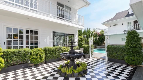 Villa coloniale moderne de 5 chambres sur un vaste terrain