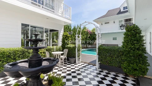 Villa coloniale moderne de 5 chambres sur un vaste terrain