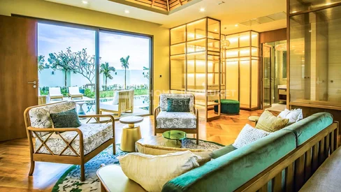 Luxurious Tropical Asian Pool Villas in Pasak
