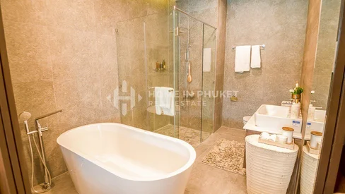 Condo contemporain unique à Karon