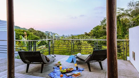 Modern 3-Bed Townhome in Kamala