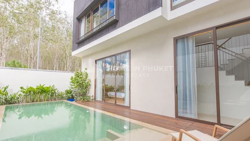 วิลล่าสไตล์ทรอปิคอล โมเดิร์นในป่าสัก