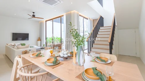 วิลล่าสไตล์ทรอปิคอล โมเดิร์นในป่าสัก