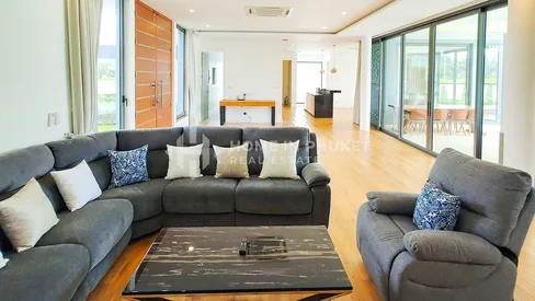 Résidence de 4 chambres avec vue sur le golf à Laguna