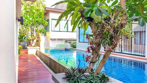4-Bedroom Balinese Villa in Layan