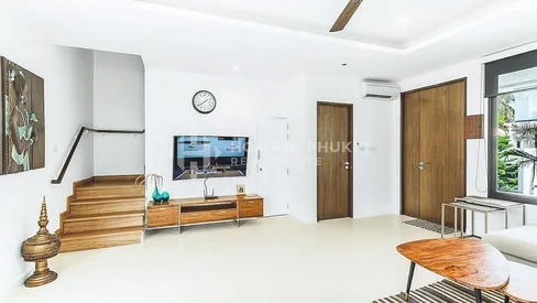Contemporary 2-Bed Townhouse in Laguna