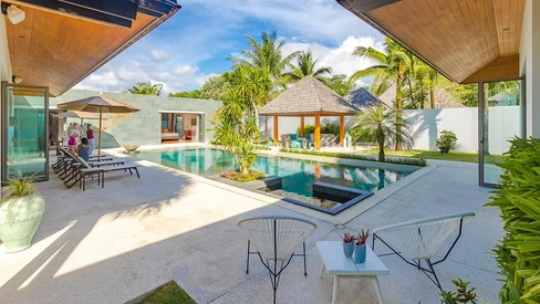 Gorgeous 4-Bed Balinese-Style Villa in Pasak