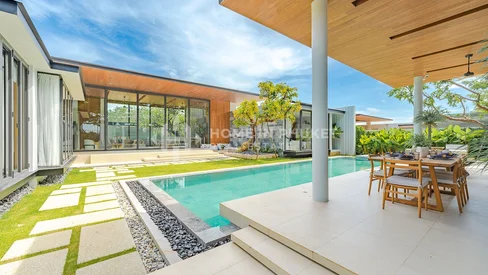 Luxury Contemporary Pool Villas in Thalang