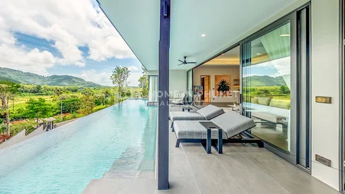 Villas loft dotée une piscine avec vue sur la montagne a Si Sunthon.