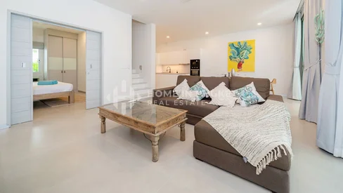 Résidence moderne avec piscine et 3 chambres à Bangtao