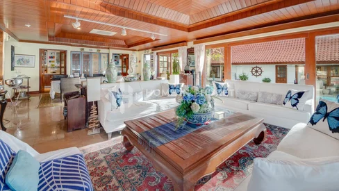 Penthouse de 3 chambres avec piscine et vue sur mer