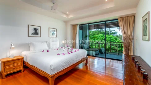 毗邻Surin海滩、面积宽大的2卧室泳池公寓