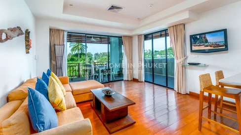 毗邻Surin海滩、面积宽大的2卧室泳池公寓