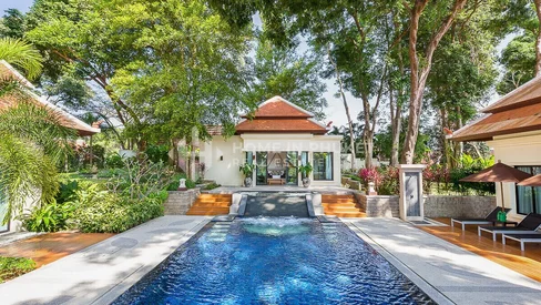 Extravagant Balinese Villa on Huge Plot