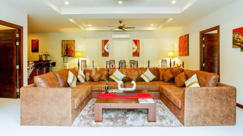 Villa contemporaine de 5 chambres avec piscine à Nai Harn