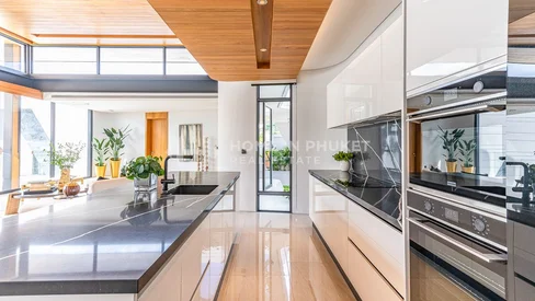 Villas modernes étonnant près de la plage de Layan