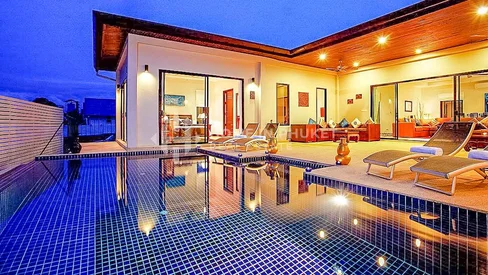 Villa confortable de 7 chambres avec piscine à Nai Harn