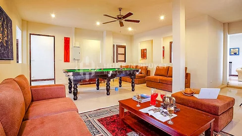 Villa confortable de 7 chambres avec piscine à Nai Harn