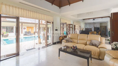 Spacieuse villa de style thaïlandais avec système solaire