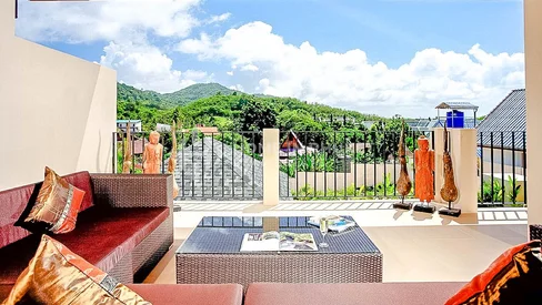 Spacieuse villa de 7 chambres avec piscine à Nai Harn