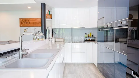 วิลล่าสไตล์โมเดิร์นเอเชีย 5 ห้องนอนในป่าสัก เชิงทะเล