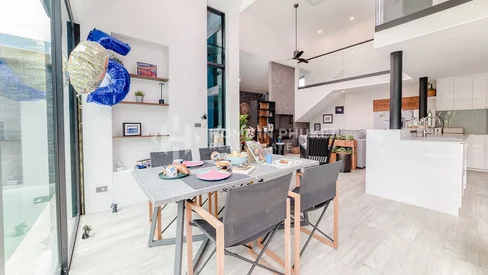 วิลล่าสไตล์โมเดิร์นเอเชีย 5 ห้องนอนในป่าสัก เชิงทะเล