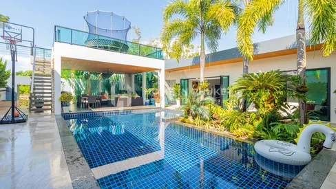 Villa moderne de 4 chambres sur un terrain spacieux à Layan