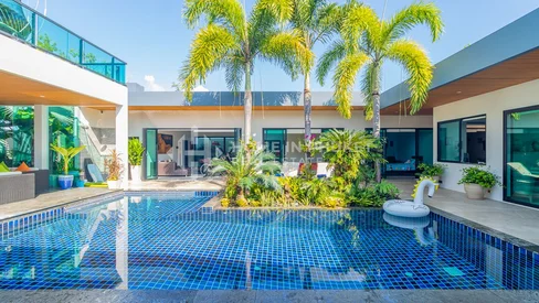 Villa moderne de 4 chambres sur un terrain spacieux à Layan