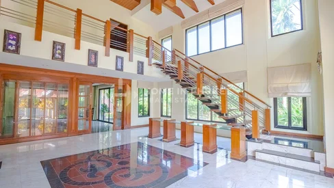 Spacieuse villa de 7 chambres près de la plage de Nai Harn