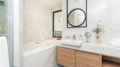 Spacious 1-Bed Condo in Kata