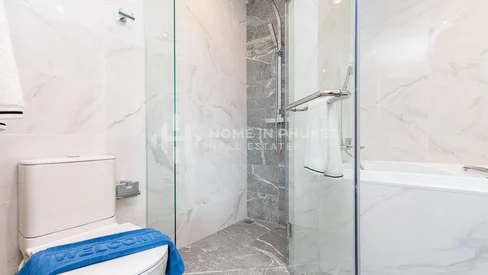 Spacious 1-Bed Condo in Kata