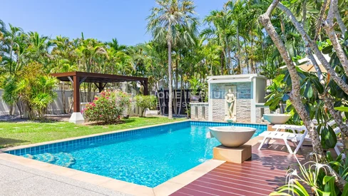 Villa de style thaïlandais de 3 chambres avec piscine à Rawai