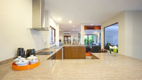 Villa moderne de 4 chambres à Rawai