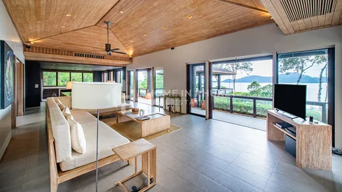 Luxury 4-Bedroom Sea View Villa