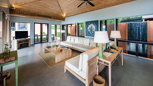 Luxury 4-Bedroom Sea View Villa