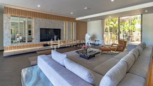 Современная вилла с бассейном и 5 спальнями в Лаяне