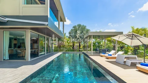 Современная вилла с бассейном и 5 спальнями в Лаяне